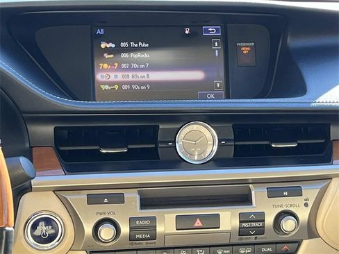 Used 2015 Lexus ES 300h image 15