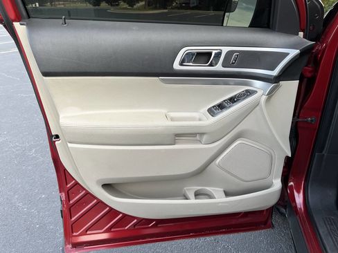 Used 2013 Ford Explorer XLT image 7