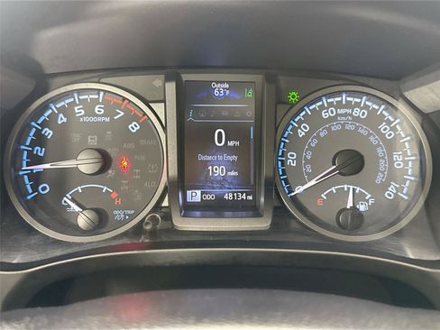 Used 2022 Toyota Tacoma TRD Off-Road w/ TRD Premium Off Road Package AWD/4WD image 21