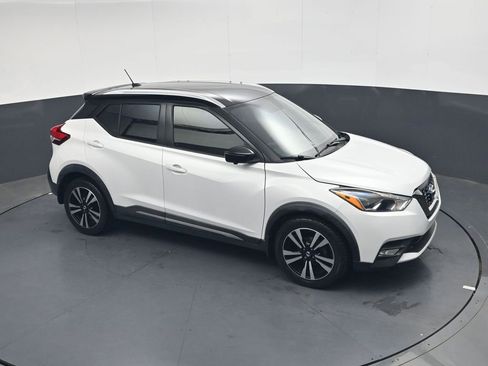 Used 2018 Nissan Kicks SR w/ Premium Package FWD image 20