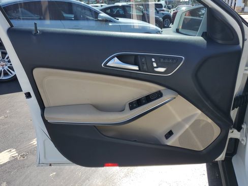 Used 2019 Mercedes-Benz GLA 250 image 12