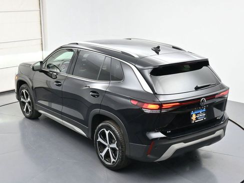 Used 2025 Volkswagen Tiguan SE AWD/4WD image 34