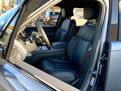 New 2025 Land Rover Range Rover SE image 10