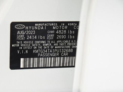 Used 2023 Genesis G70 2.0T AWD/4WD image 13