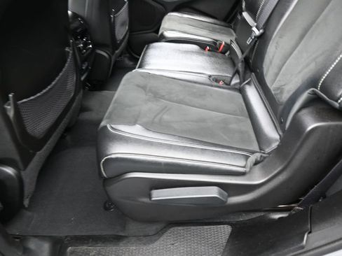 Used 2023 Jeep Grand Cherokee L Laredo RWD image 32