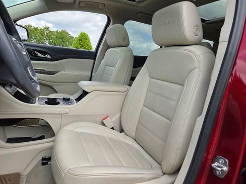 Used 2022 GMC Acadia Denali w/ Denali Ultimate Package image 9