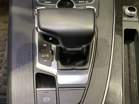 Used 2020 Audi Q5 e Prestige w/ Prestige Package image 22