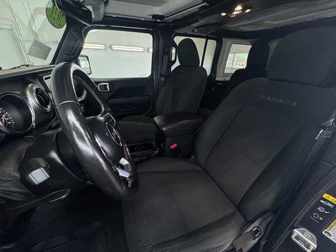 Used 2021 Jeep Wrangler Unlimited Sahara w/ Uconnect 4C Nav & Sound Group AWD/4WD image 12