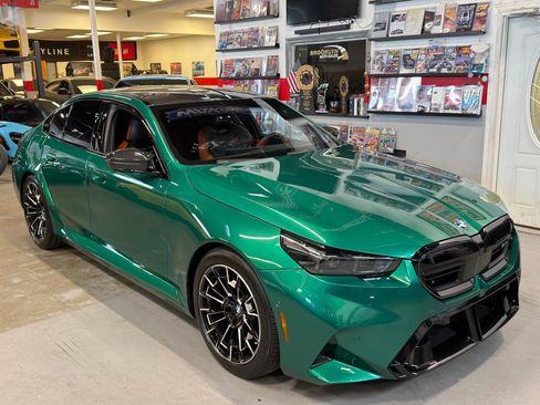 Used 2025 BMW M5 w/ Carbon Package image 3