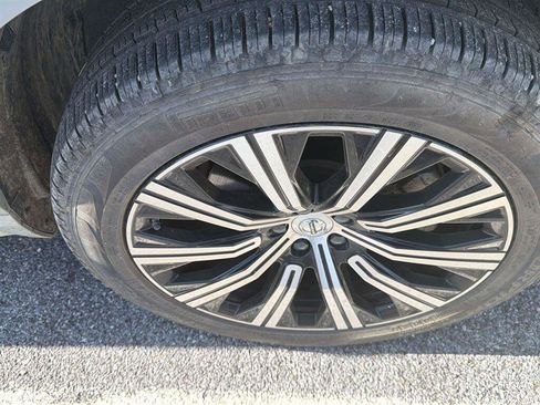 Used 2024 Volvo XC90 B5 Plus AWD/4WD image 3