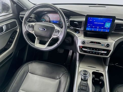 Used 2022 Ford Explorer XLT w/ Equipment Group 202A image 18