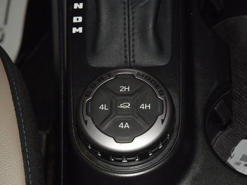 Used 2023 Ford Bronco Wildtrak image 36