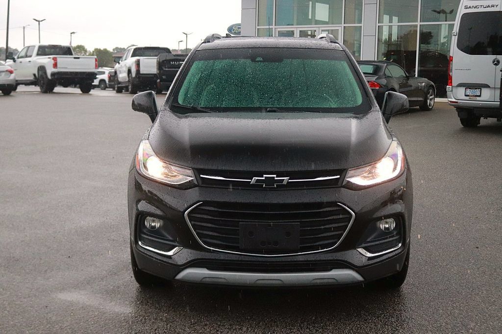 Used 2018 Chevrolet Trax Premier w/ Midnight Edition AWD/4WD image 2