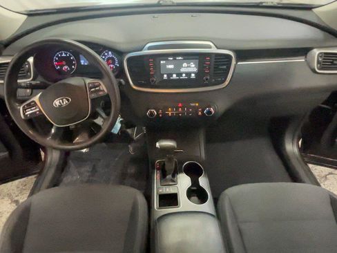 Used 2019 Kia Sorento AWD image 29