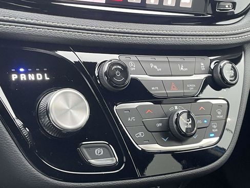 New 2026 Chrysler Pacifica Select image 5