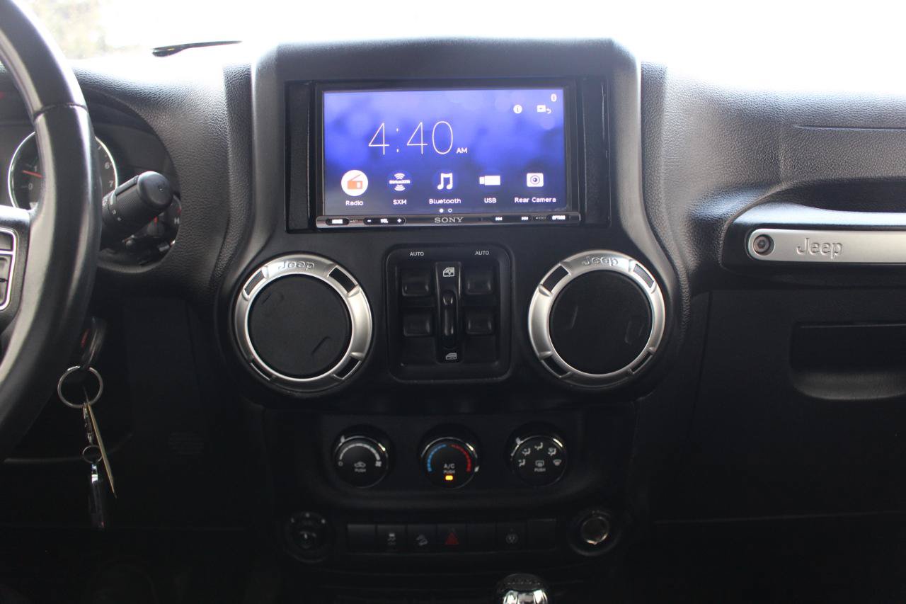 Used 2016 Jeep Wrangler Unlimited Rubicon AWD/4WD image 24