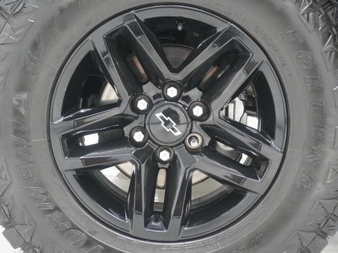 Used 2021 Chevrolet Silverado 1500 LT w/ Diesel Off-Road Package AWD/4WD image 28