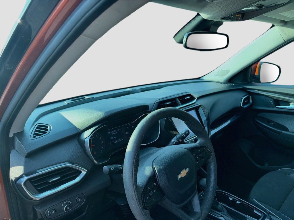 Used 2023 Chevrolet TrailBlazer LT w/ Convenience Package FWD image 8
