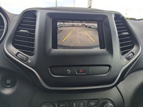 Used 2019 Jeep Cherokee Latitude Plus image 30