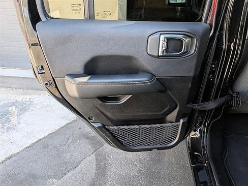 Used 2025 Jeep Wrangler Unlimited Sahara AWD/4WD image 25