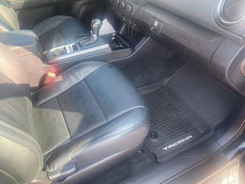 Certified 2020 Toyota Tacoma TRD Off-Road w/ TRD Premium Off Road Package image 15