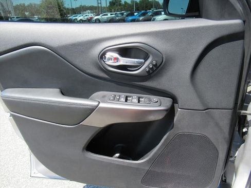 Used 2020 Jeep Cherokee Limited AWD/4WD image 18