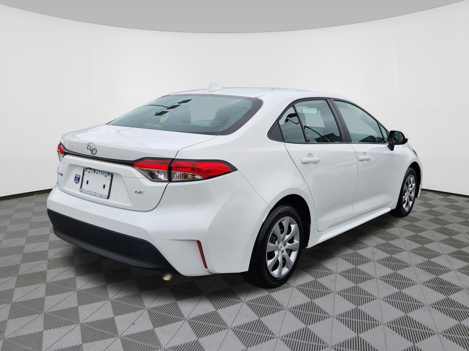 Used 2025 Toyota Corolla LE FWD image 4
