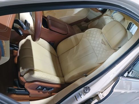Used 2019 Bentley Bentayga AWD/4WD image 16