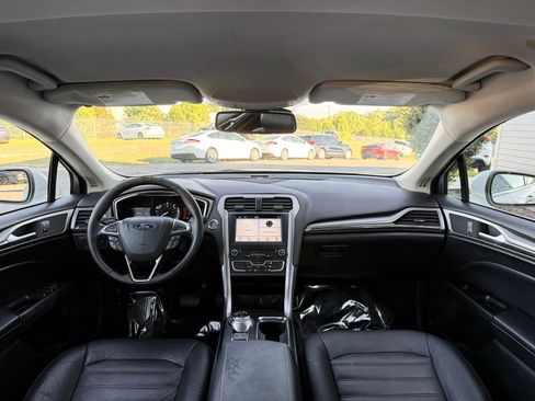 Used 2018 Ford Fusion SE w/ Equipment Group 602A FWD image 22