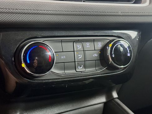 Used 2024 Chevrolet TrailBlazer LT AWD/4WD image 23