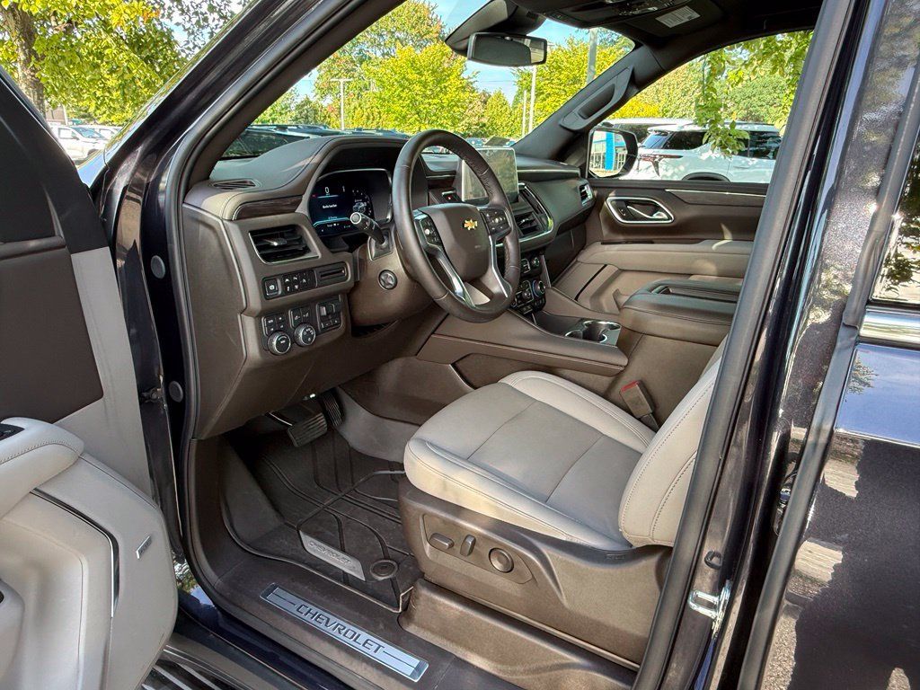 Used 2024 Chevrolet Tahoe LT w/ Luxury Package AWD/4WD image 13