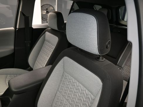 Used 2023 Chevrolet Equinox LS image 16