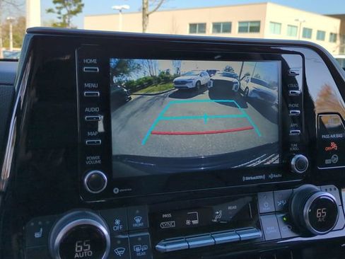 Used 2022 Toyota Highlander XLE image 20