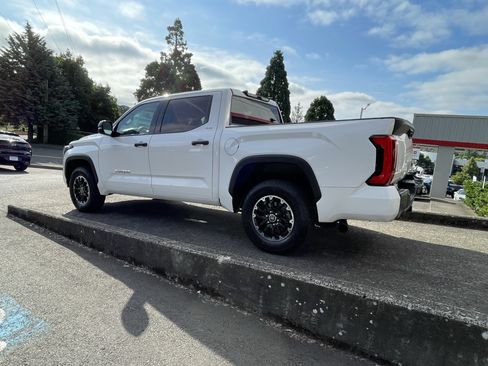 Used 2023 Toyota Tundra SR5 w/ SR5 Convenience Package AWD/4WD image 5