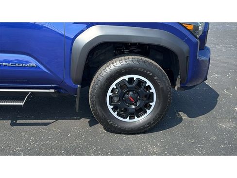 Used 2024 Toyota Tacoma TRD Off-Road w/ TRD Off Road Premium Package AWD/4WD image 9