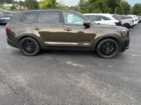 Used 2022 Kia Telluride SX w/ SX Prestige Package AWD/4WD image 2