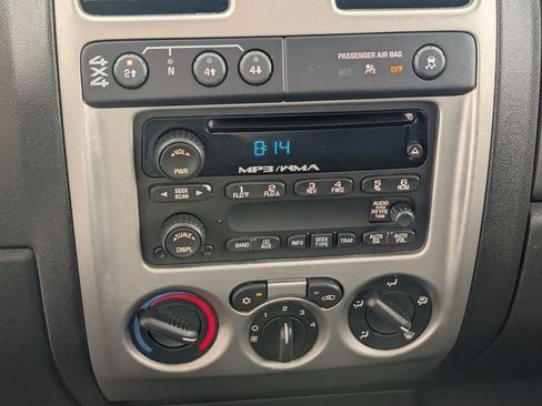 Used 2011 Chevrolet Colorado LT image 16