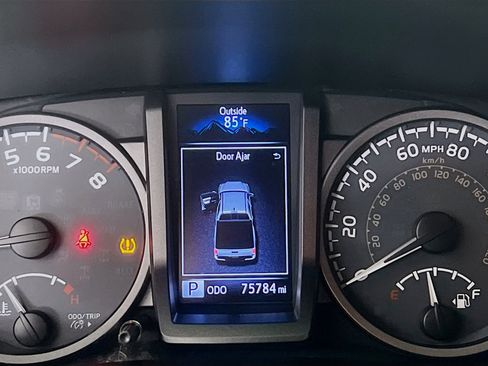 Used 2017 Toyota Tacoma TRD Off-Road w/ Tow Package RWD image 23