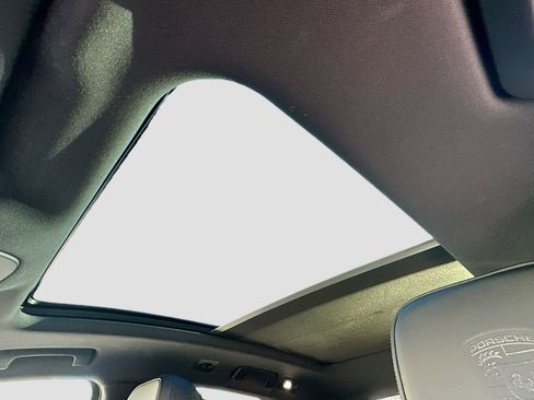 Used 2022 Porsche Macan image 20