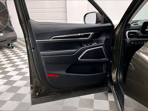 Used 2025 Kia Telluride S FWD image 20