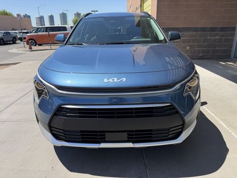 Used 2025 Kia Niro EX FWD image 10