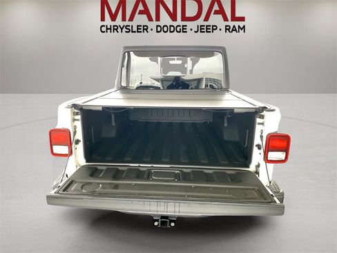 Used 2022 Jeep Gladiator Sport image 19