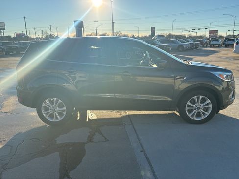 Used 2019 Ford Escape SE image 7