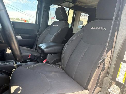 Used 2017 Jeep Wrangler Unlimited Sahara AWD/4WD image 26