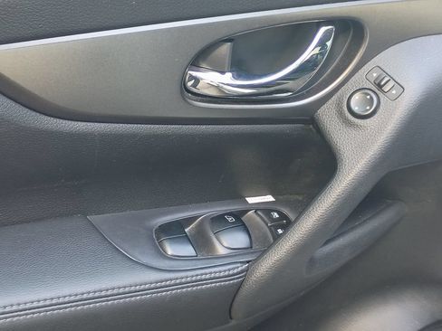 Used 2015 Nissan Rogue SV w/ SV Premium Package AWD/4WD image 15