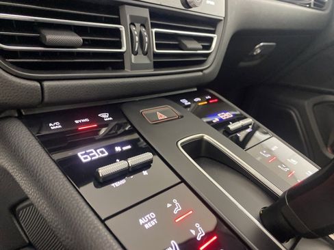 Used 2024 Porsche Macan image 11