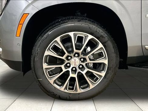 New 2026 GMC Yukon XL Denali AWD/4WD image 7