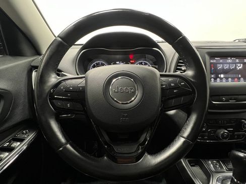 Used 2019 Jeep Cherokee Latitude Plus FWD image 22