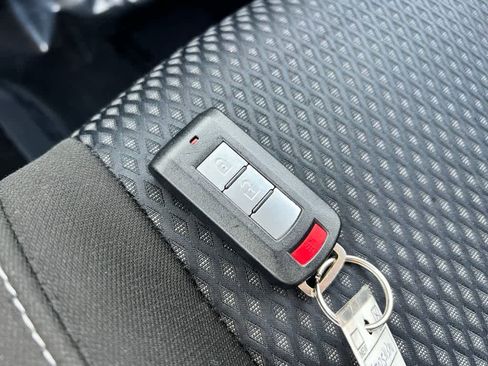 Used 2018 Mitsubishi Outlander SE image 34