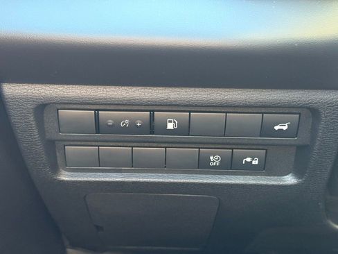 New 2025 Mitsubishi Outlander SE image 9